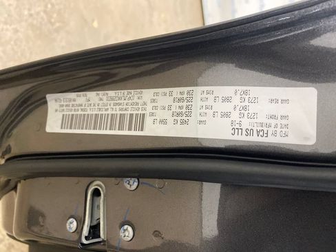 Used 2019 Jeep Cherokee Latitude Plus AWD/4WD image 28