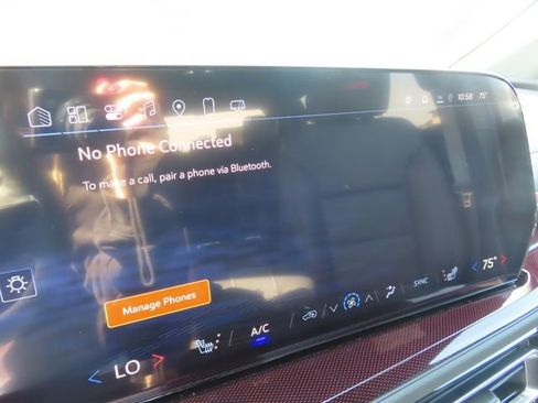 Used 2025 Chevrolet Traverse Z71 w/ Enhanced Driving Package AWD/4WD image 29