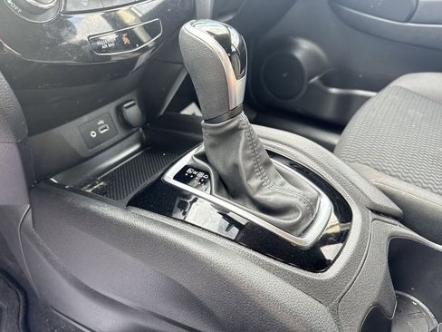 Used 2020 Nissan Rogue Sport S image 19