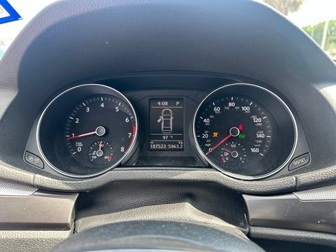 Used 2018 Volkswagen Passat 2.0T FWD image 11