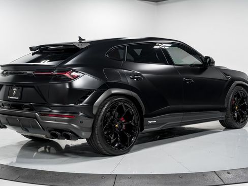 Used 2024 Lamborghini Urus Performante image 3