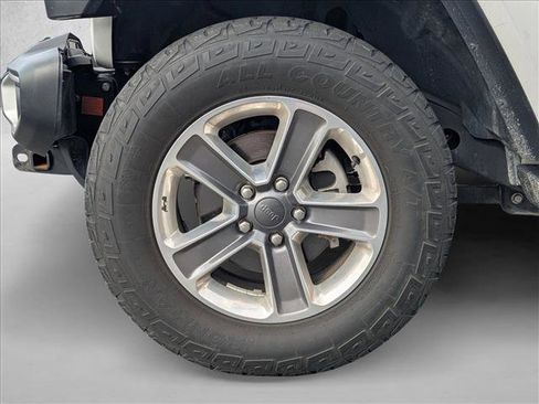 Used 2020 Jeep Wrangler Unlimited Sahara image 19