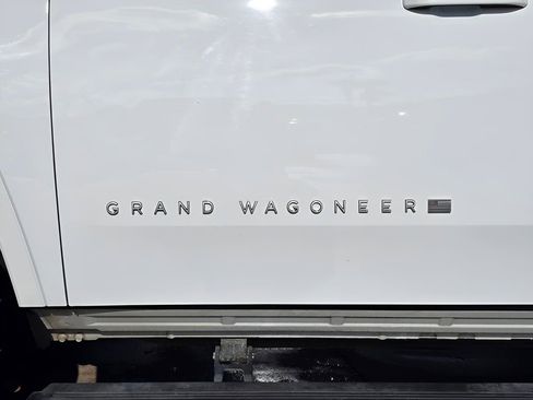 Used 2024 Jeep Grand Wagoneer L Series III AWD/4WD image 58