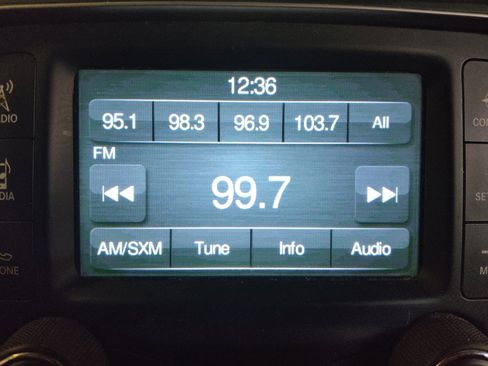 Used 2017 RAM 1500 Express RWD image 25