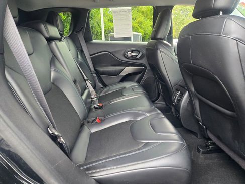 Used 2020 Jeep Cherokee Latitude Plus image 10