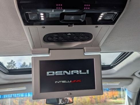 Used 2017 GMC Yukon XL Denali w/ Open Road Package image 17