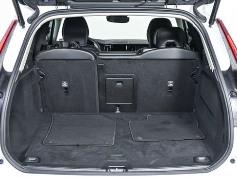 Used 2025 Volvo XC60 B5 Core AWD/4WD image 31