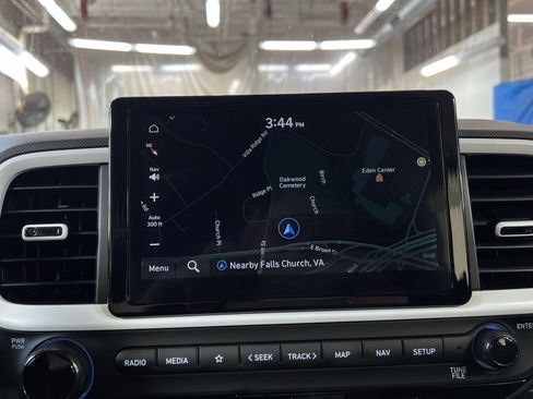 Used 2023 Hyundai Venue Limited FWD image 18