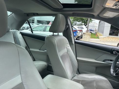 Used 2012 Toyota Camry XLE w/ Leather Pkg FWD image 9