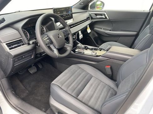 New 2026 Mitsubishi Outlander LE FWD image 7