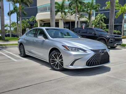 Used 2025 Lexus ES 350 w/ Premium Package