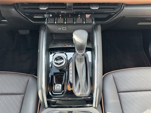 Used 2024 GMC Canyon AT4 w/ AT4 Premium Package image 8