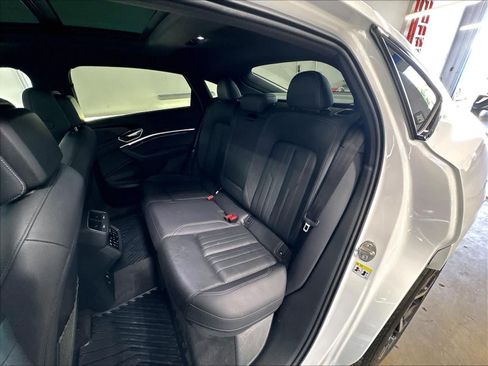 Used 2023 Audi e-tron Premium Plus w/ Premium Plus Package AWD/4WD image 27