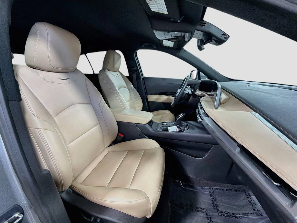Used 2024 Cadillac XT4 Luxury AWD/4WD image 29