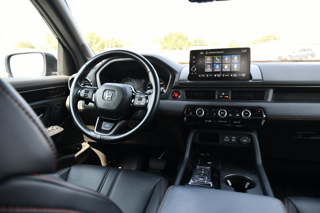 Used 2025 Honda Pilot TrailSport image 23