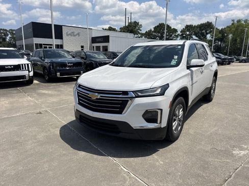 Used 2023 Chevrolet Traverse LT FWD image 4