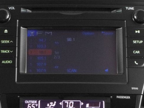 Used 2014 Toyota Prius V Five image 9