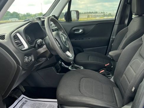 Used 2018 Jeep Renegade Latitude FWD image 9