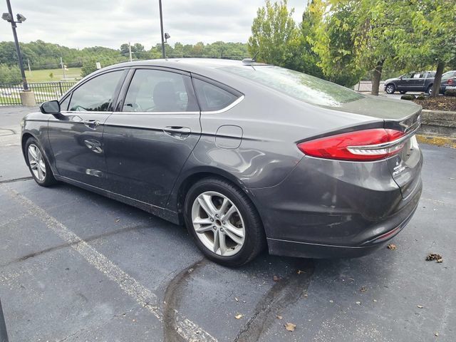 Used 2018 Ford Fusion SE w/ Fusion SE Technology Package FWD image 5