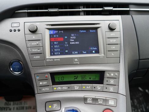 Used 2015 Toyota Prius Four image 12