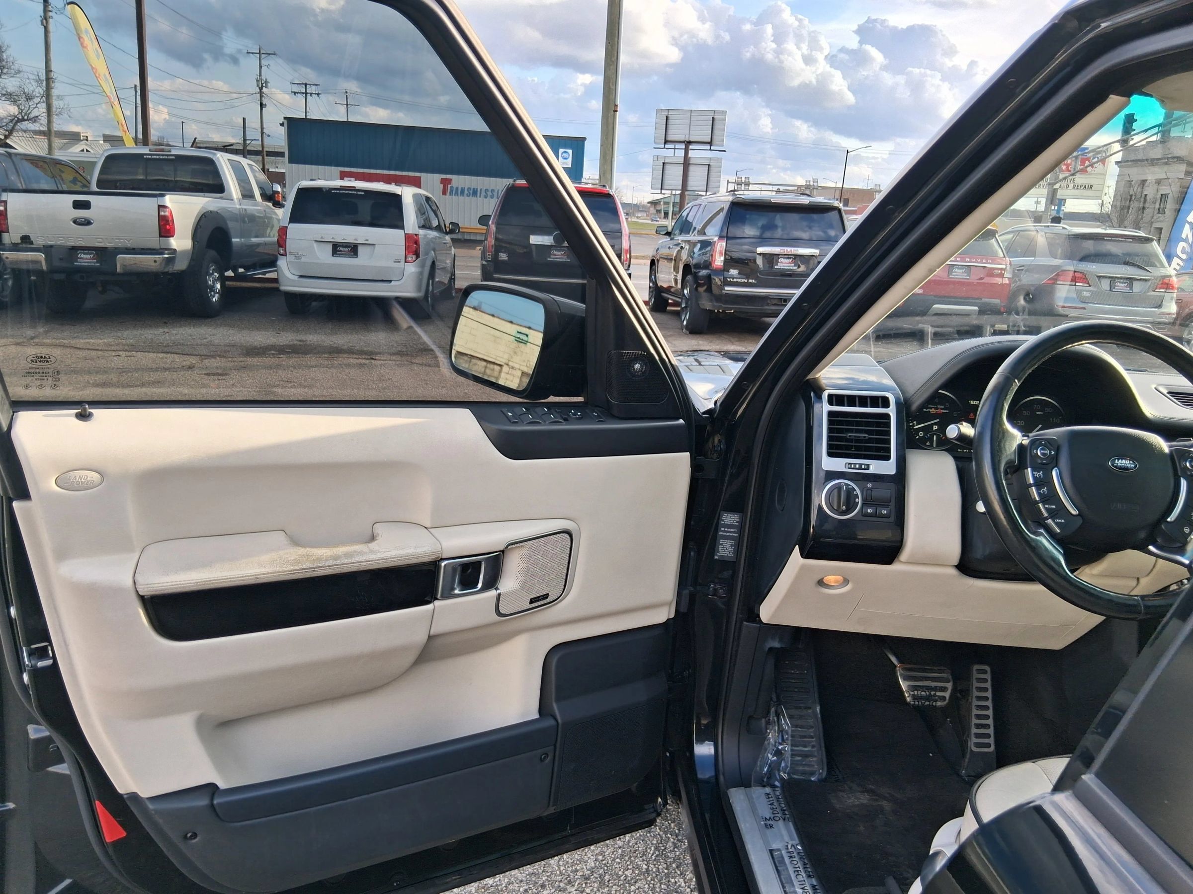 Used 2011 Land Rover Range Rover Supercharged AWD/4WD image 12