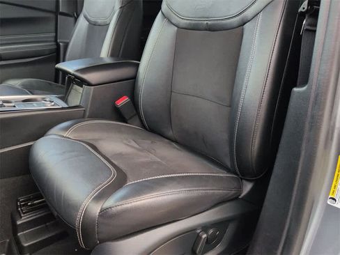 Used 2022 Ford Explorer ST image 17