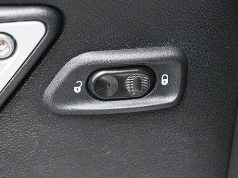 Used 2016 Jeep Wrangler Unlimited Sahara w/ Connectivity Group AWD/4WD image 11