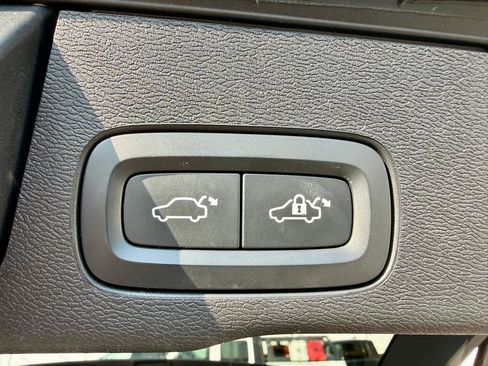 Used 2022 Volvo XC60 B5 Inscription w/ Climate Package AWD/4WD image 23