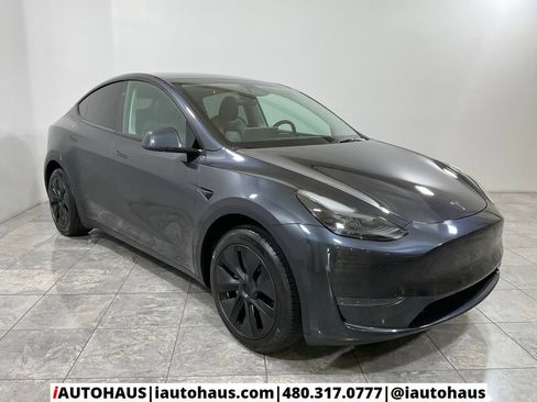 Used 2025 Tesla Model Y Long Range RWD image 8