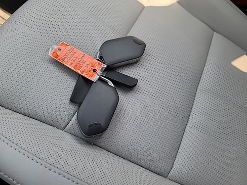 Used 2025 Kia Telluride EX w/ EX Captain's Chair Package FWD image 20