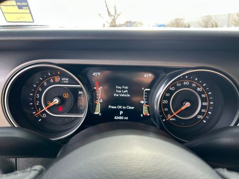 Used 2022 Jeep Gladiator Sport AWD/4WD image 17