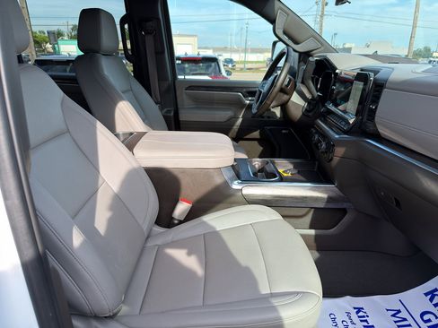 Used 2025 Chevrolet Silverado 2500 LTZ w/ LTZ Premium Package AWD/4WD image 37