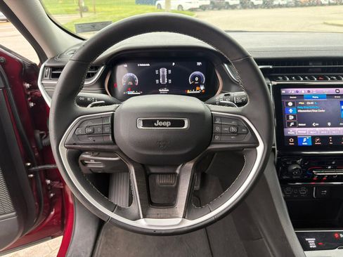Used 2023 Jeep Grand Cherokee Limited image 13
