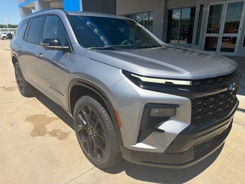 New 2026 Chevrolet Traverse RS w/ LPO, Floor Liner Package FWD image 9