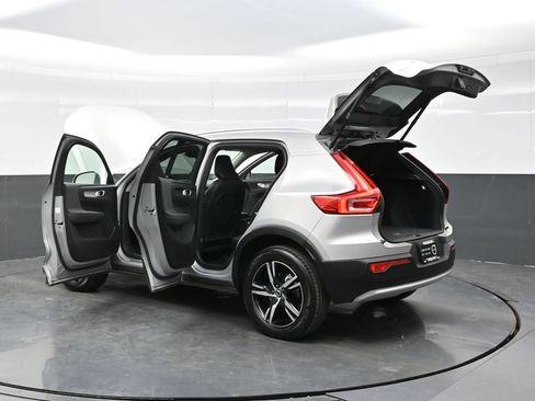 Used 2025 Volvo XC40 B5 Core AWD/4WD image 46
