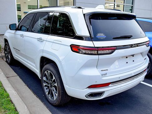 Used 2022 Jeep Grand Cherokee Overland AWD/4WD image 17