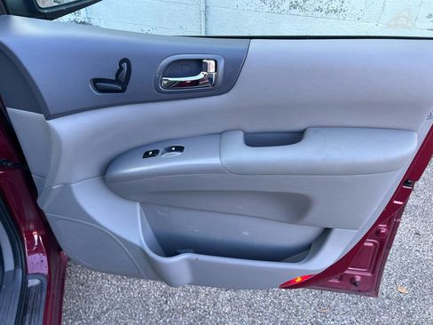 Used 2012 Kia Sedona EX image 24