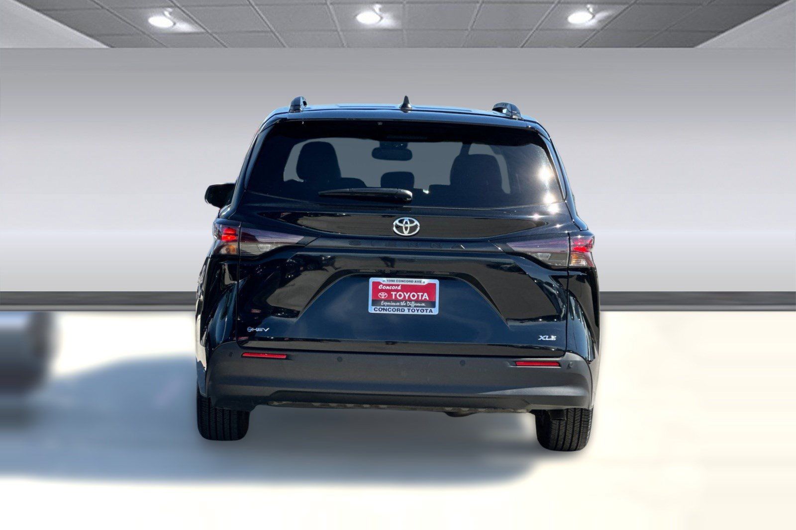 Used 2026 Toyota Sienna XLE FWD image 9