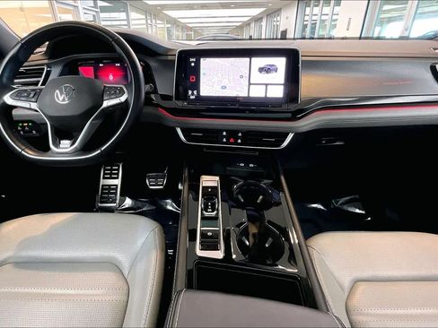 Used 2024 Volkswagen Atlas Cross Sport SEL R-Line AWD/4WD image 16