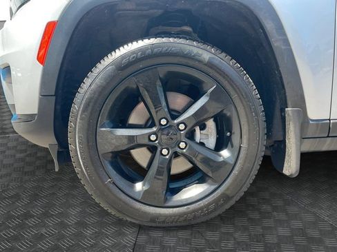 Used 2023 Jeep Grand Cherokee L Laredo AWD/4WD image 14