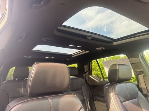 Used 2023 Chevrolet Traverse RS AWD/4WD image 41