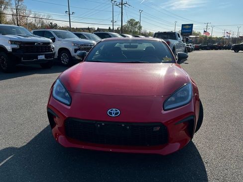 Used 2024 Toyota GR86 image 3