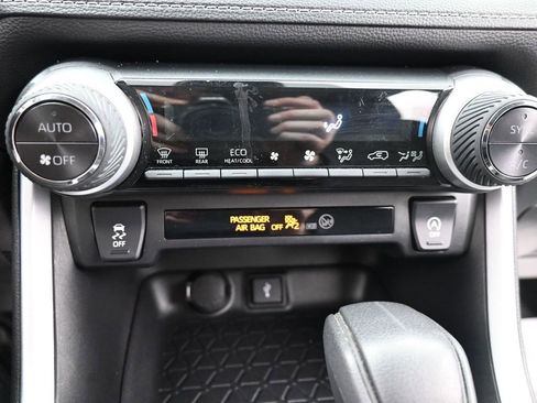 Used 2021 Toyota RAV4 XLE image 20