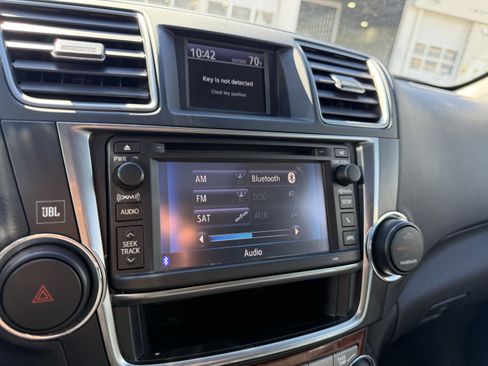 Used 2013 Toyota Highlander Limited image 26