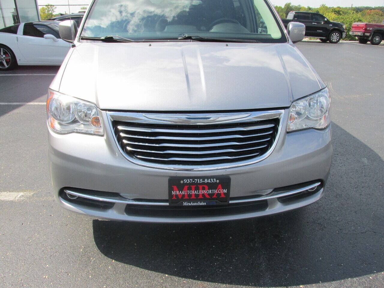 Used 2015 Chrysler Town & Country Touring w/ Driver Convenience Group FWD image 48