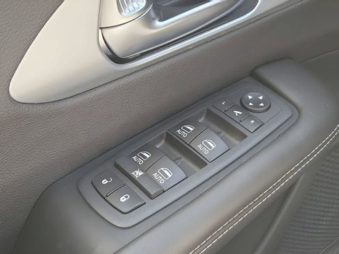 New 2026 Chrysler Pacifica Limited image 35