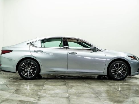 Used 2024 Lexus ES 350 w/ Premium Package image 10