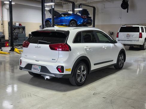 Used 2022 Kia Niro EX Premium FWD image 7