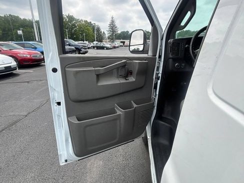 Used 2018 Chevrolet Express 3500 Extended w/ Driver Convenience Package RWD image 18