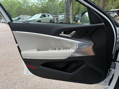 Used 2025 Genesis G70 2.5T AWD/4WD image 18